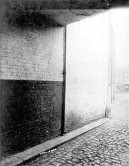 Photo:View of the passage at the side of the King Alfred Public House, Lisson Grove 14th April 1904
