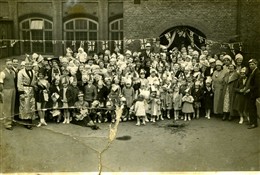 Photo:George VI's Coronation, Cosway Street School, 12 May 1937